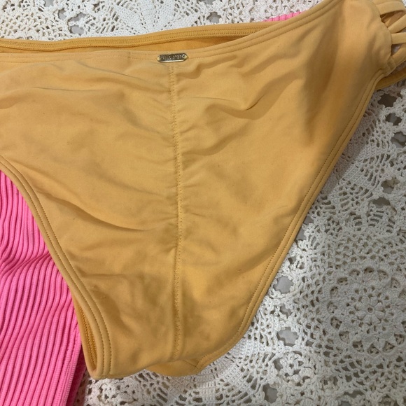 Size medium swim bottoms!! HOLLISTER, aerie, SHEIN. - Picture 7 of 9